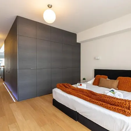 Huswell - Modern At The With Parking Daire *